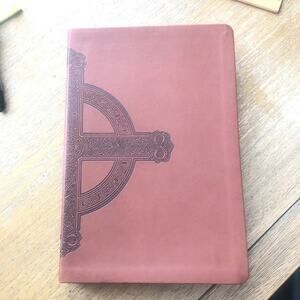 The Holy Bible NLT Tyndale NWOT 2016 Soft Cover 10x 6.5"